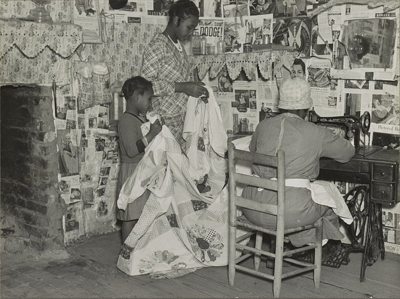 Quilters in Gee’s Bend, Ala., during the early 20th century (Wikimedia Commons)